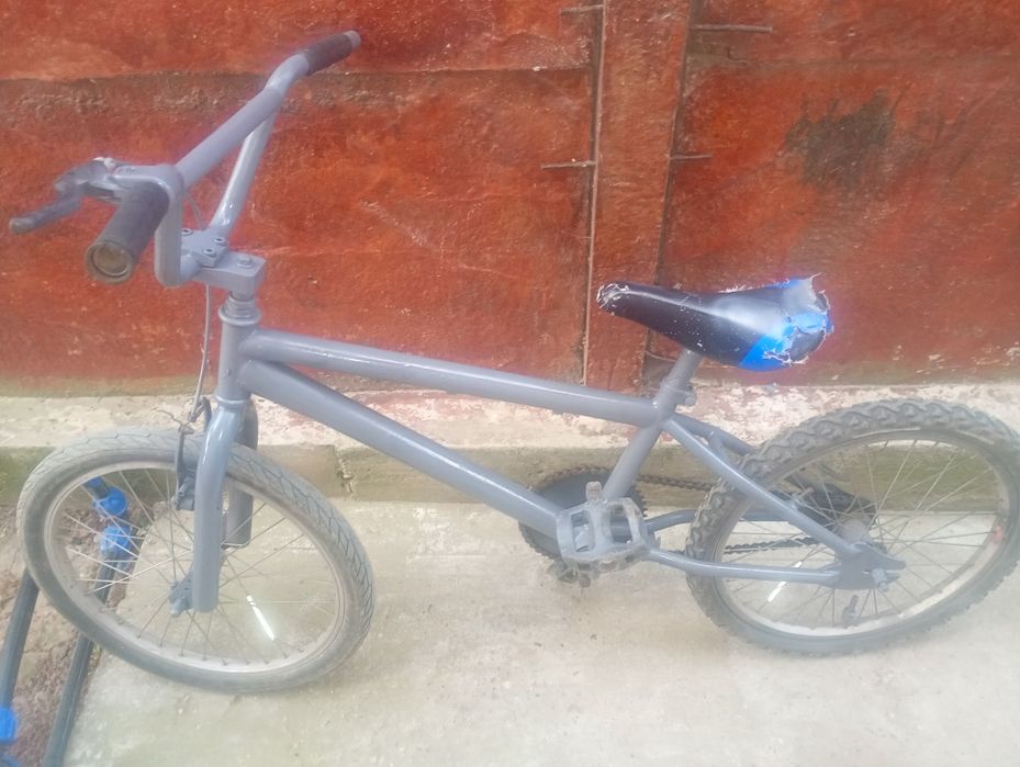 Vând bmx gri full