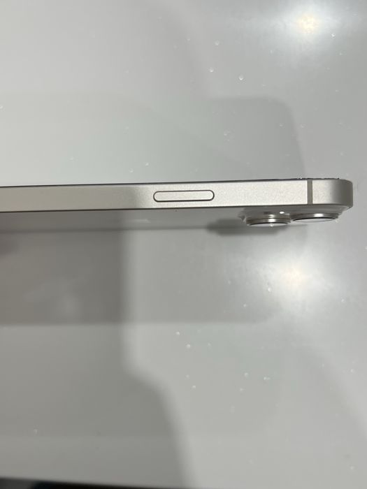 Айфон 14 в белом цвете