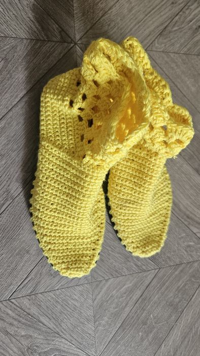 Ghete galbene croșetate handmade