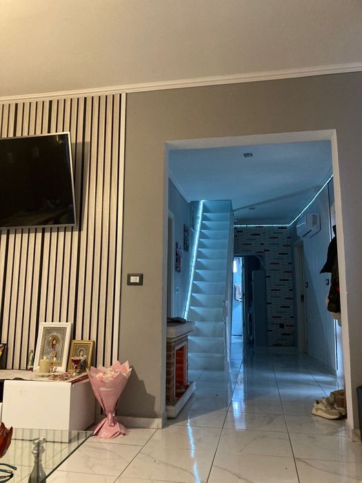 Vând casa tecuci satul nou