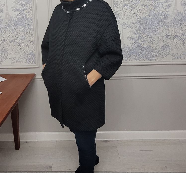 Продам куртку  интересный стильный куртку.