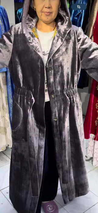 Продам теплое пальто ищ карлевского бархата