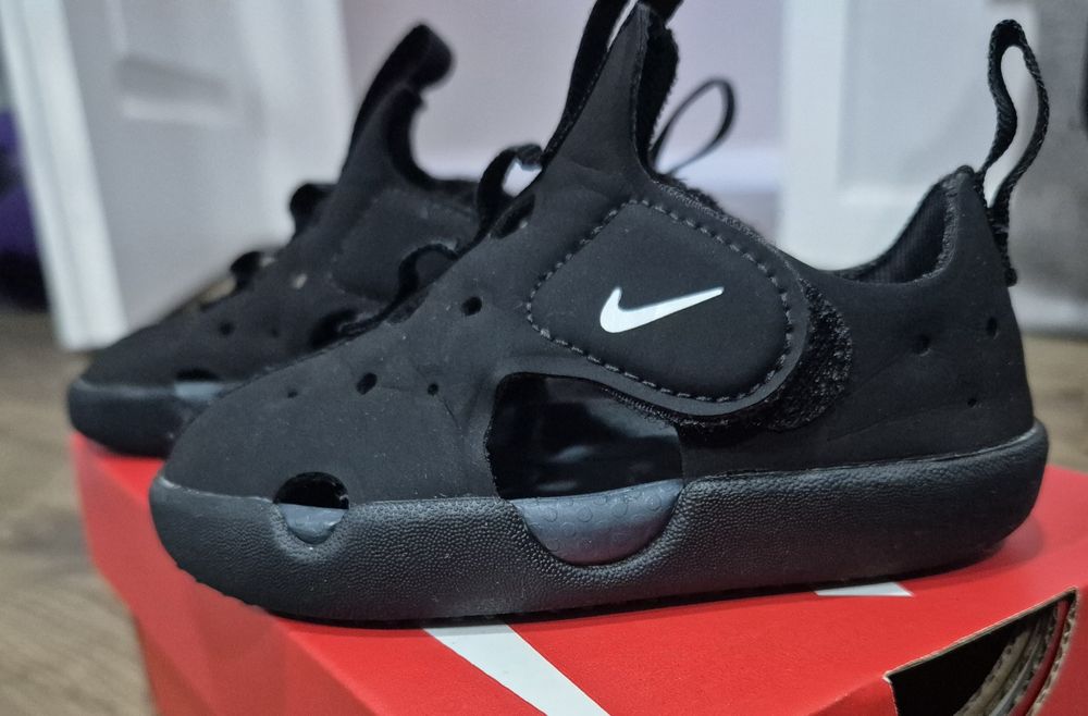 Vand Nike Sandale cu inchidere velcro
