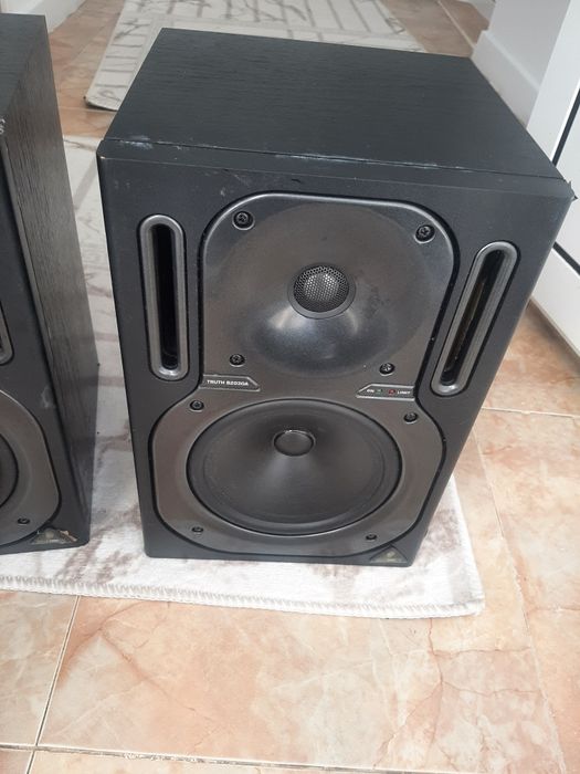 Активни колони behringer