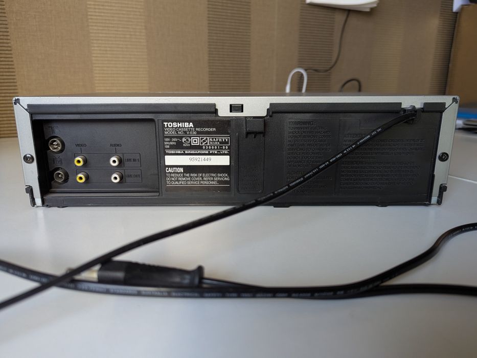 Видеомагнитофон Toshiba. Не воспроизводит.