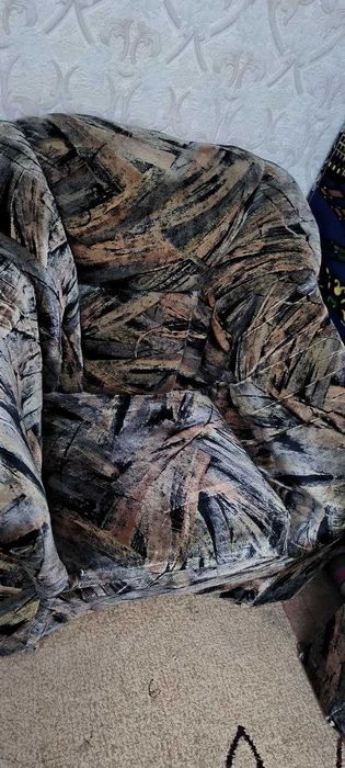 Продается мягкая мебель - диван и два кресла