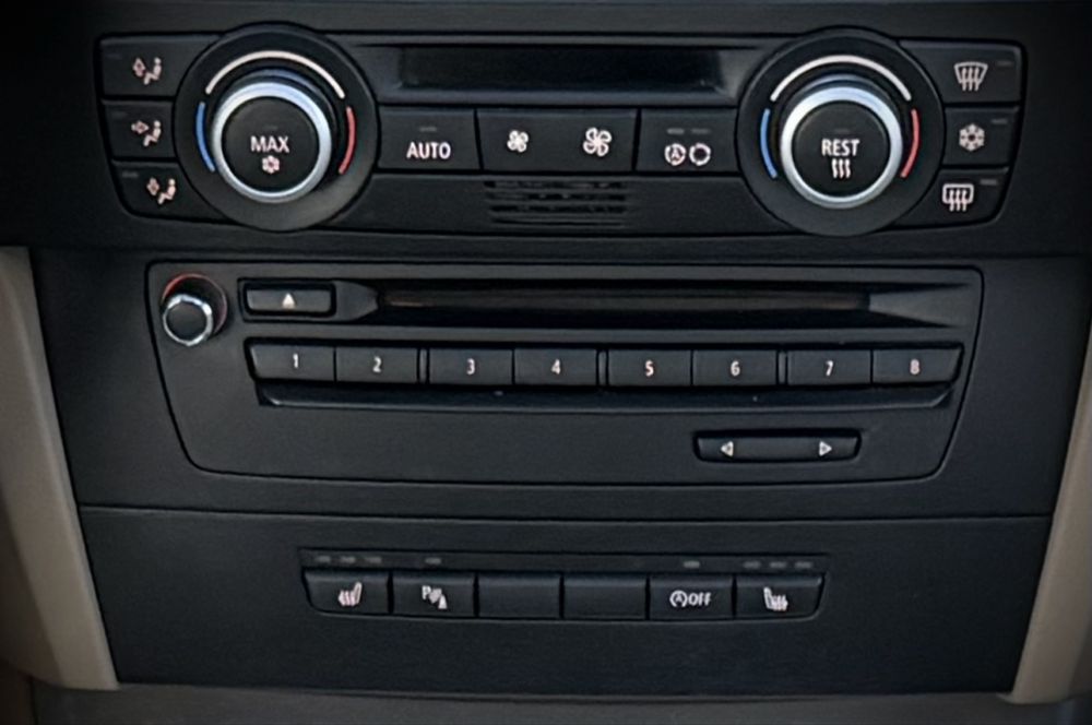 Vand •BMW seria 3 Facelift 2.0D•Trapă•Faruri-Bi•Xenon-Incalzire in scaune •Distributia schimbata detin factura