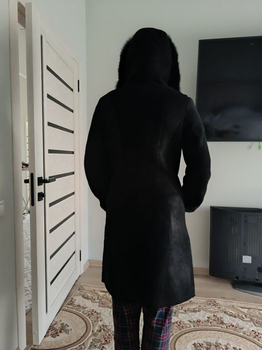 брендовый кожанный плащь.продам б/у