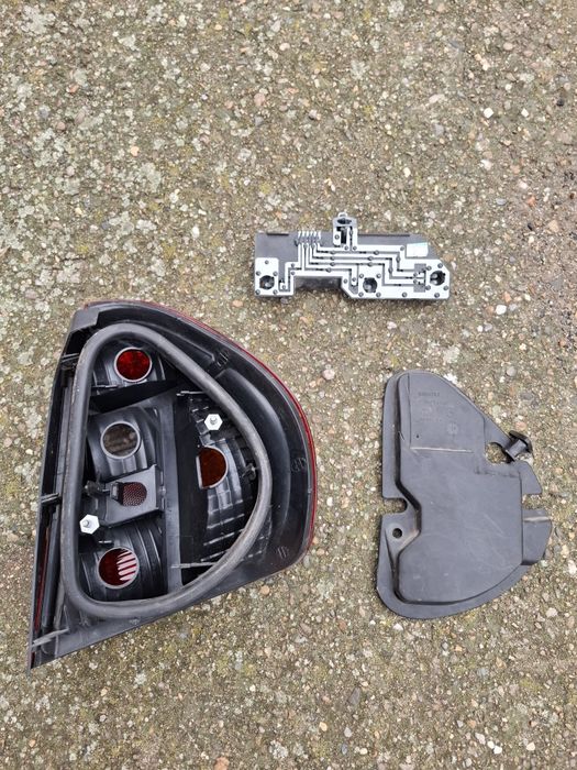 Stop Lampa Tripla Stanga Renault Clio 2 Symbol