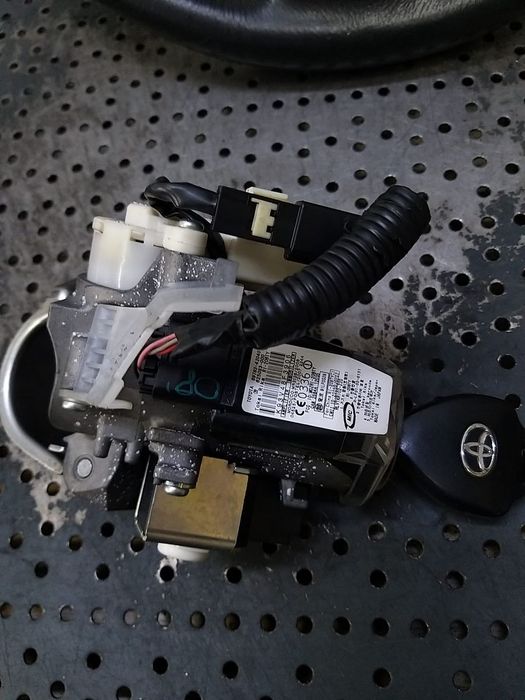 Contact auto cu cheie toyota rav 4 3 a3 8978342040 625093000