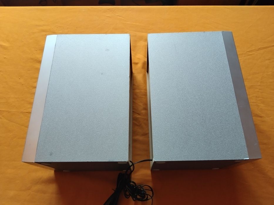 страхотни трилентови тонколони Шнайдер 2х40 максимална мощност