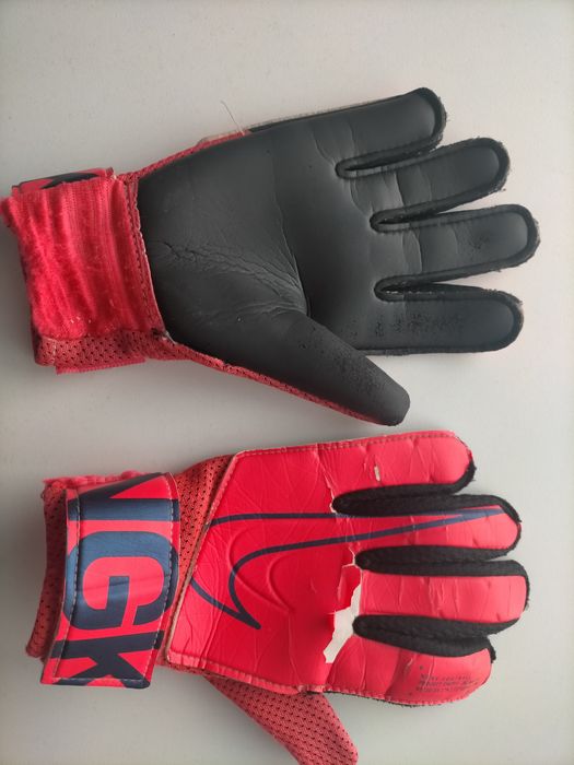 Вратарьские перчатки