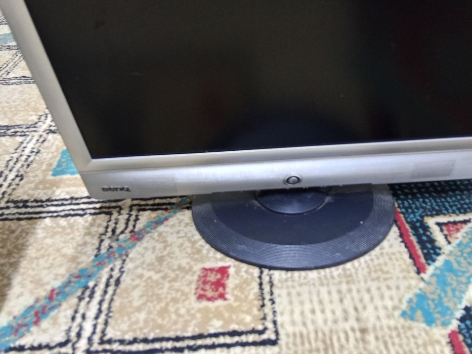 Два монитора Samsung и BenQ