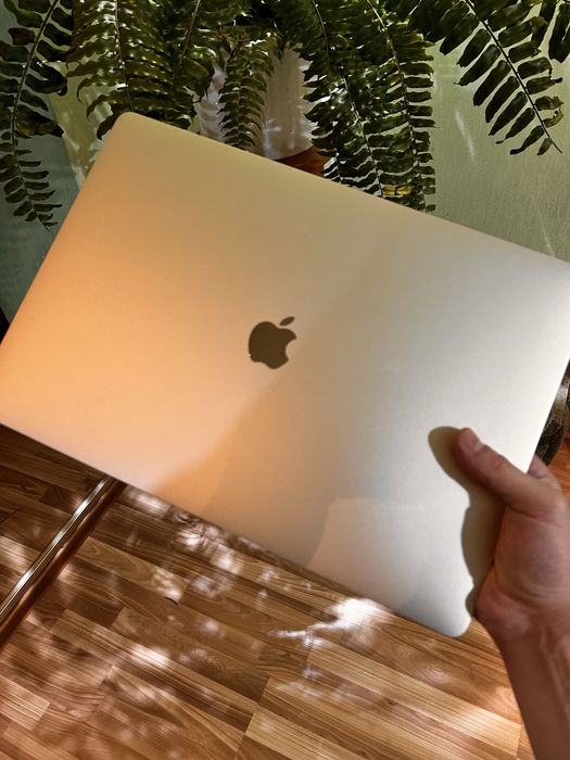 Продам Macbook pro 16