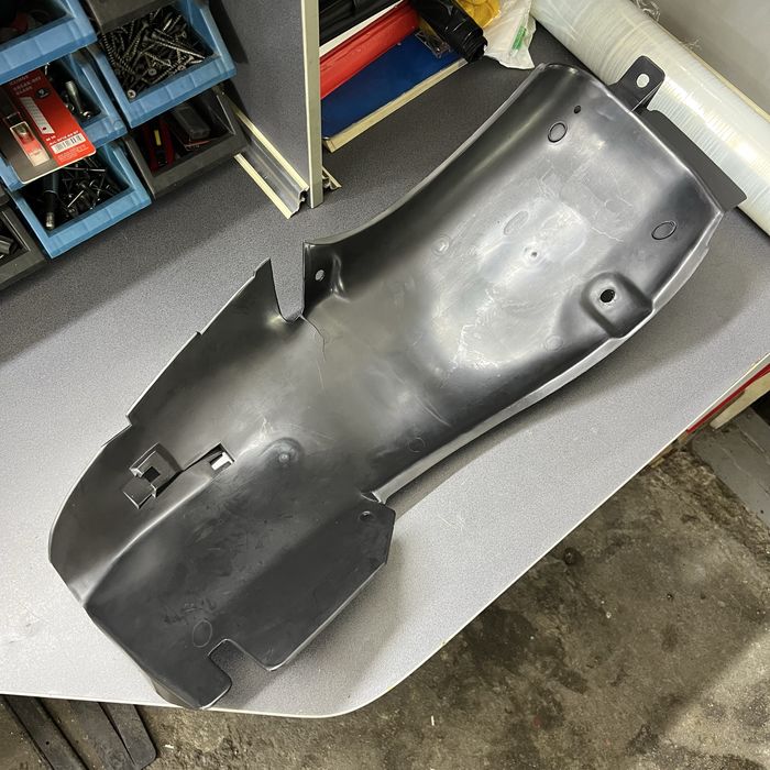 Новый ориг подкрыльник bmw e34 бмв е34