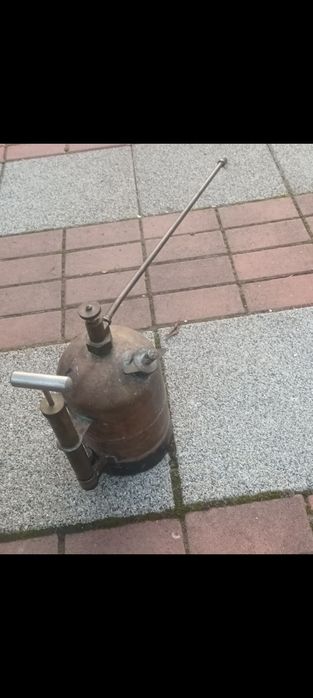 Pompa veche din alama