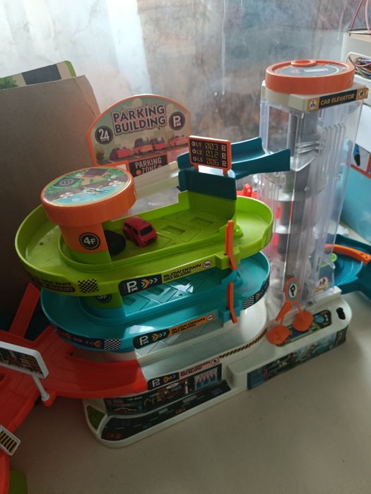 Игрушечная парковка