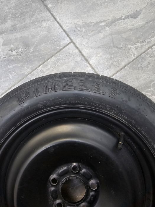 Vând roată  rezerva ford nerulata în 5 prezoane