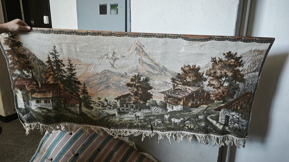 Стенен гоблен , легло с пружина ,родопски одеала