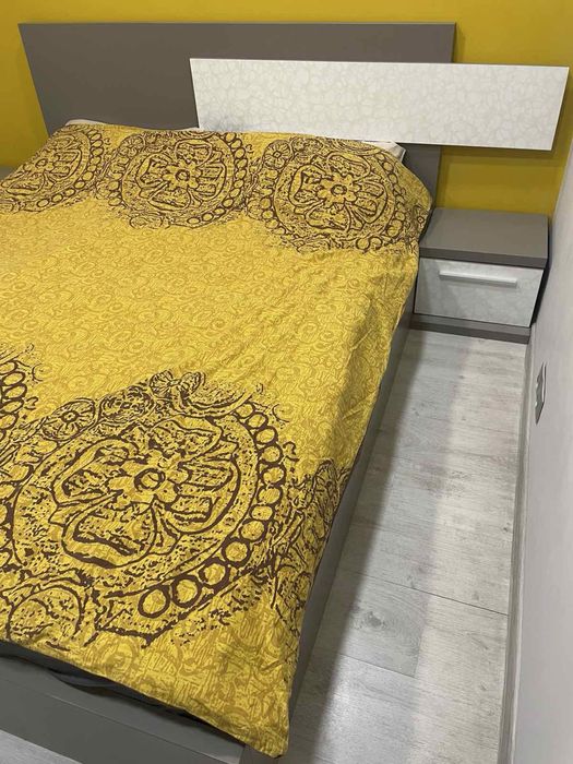 Спалня в комплект със шкафчета и матрак