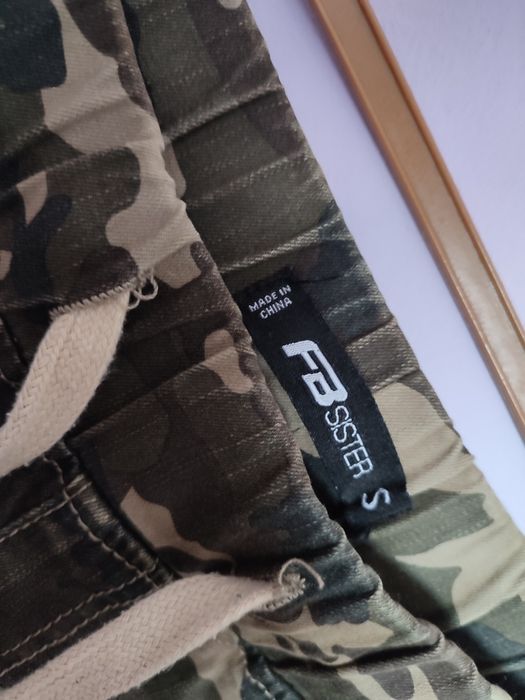 Дамски камофлажни панталони