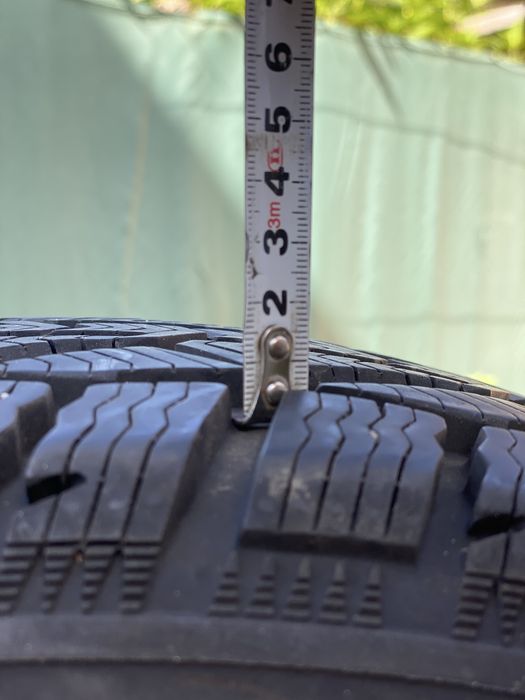 Продавам зимни гуми RIKEN Vredestein 215/65 R16 102H SUV Snow