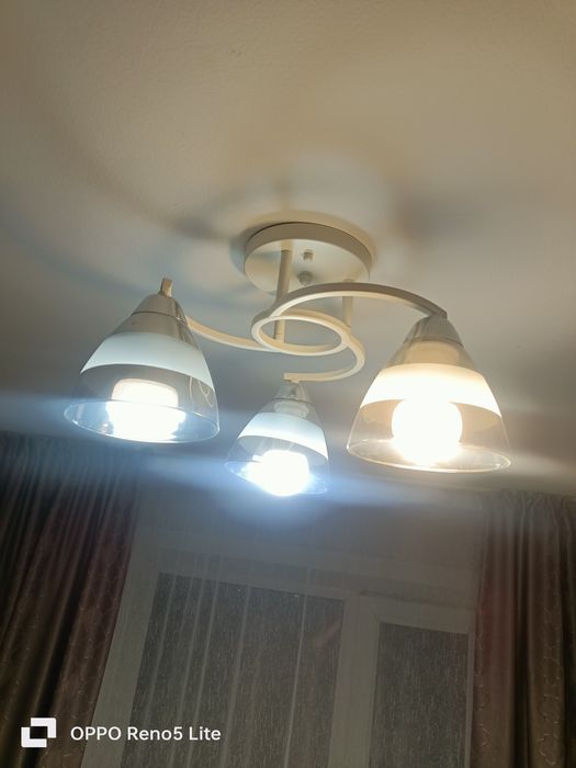 Продается люстры