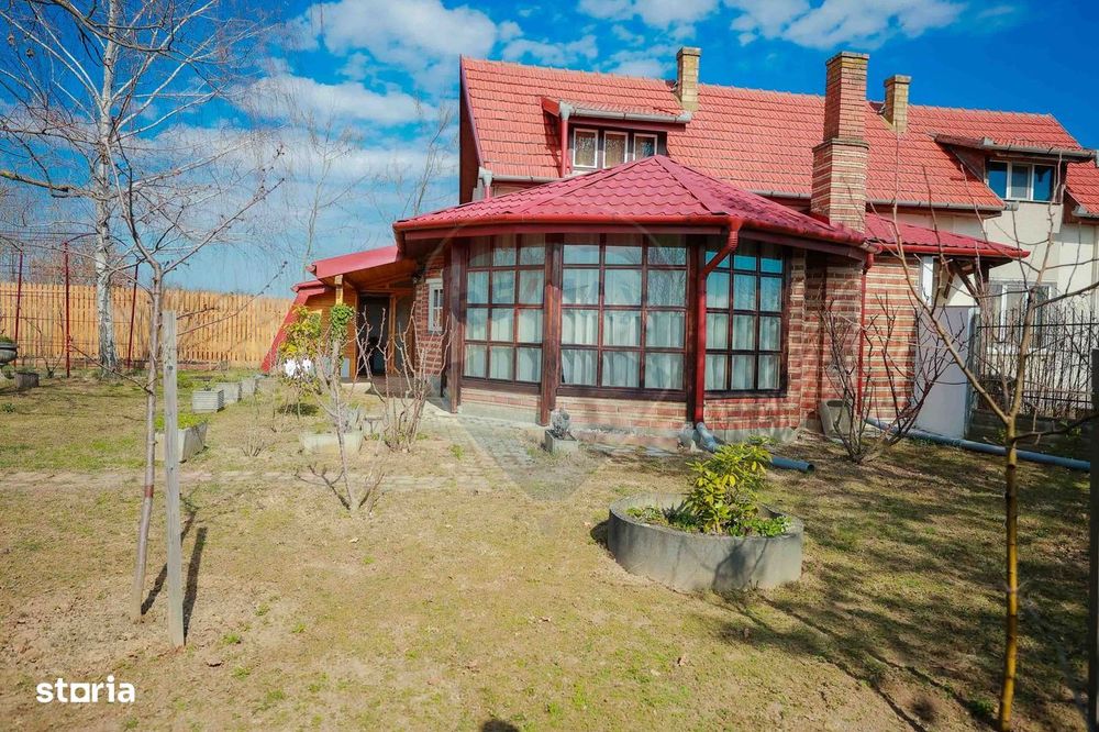 Casă de vânzare, tip duplex, teren 889 mp, în Păușa, comuna Nojorid