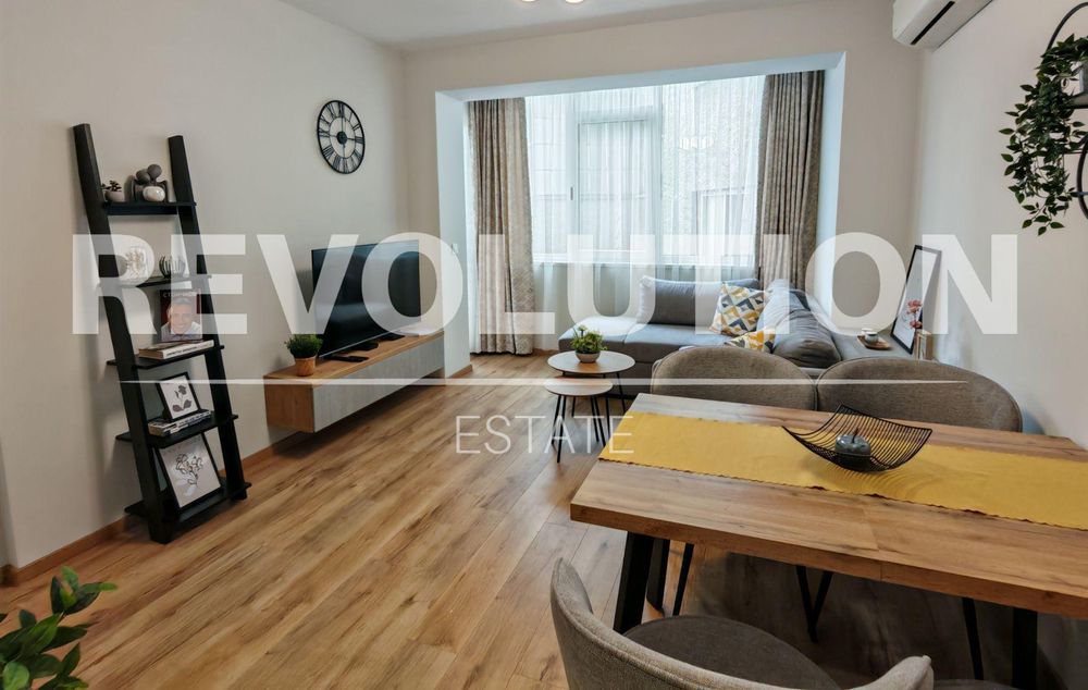 Дава се под наем Двустаен апартамент в Варна, Център - 60 кв.м за 718.08 € - Снимка #1