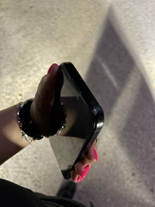 Продавам iphone 15