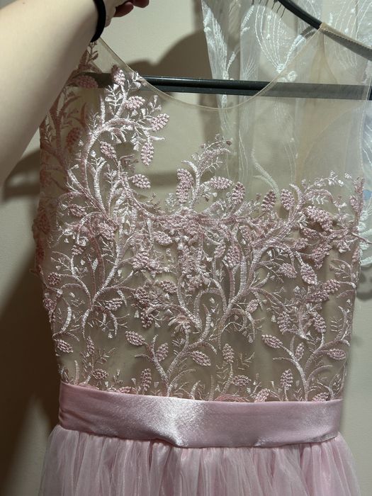 Елегантна бална рокля в розово с дантела и тюл