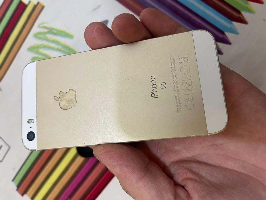 Продам айфон се1