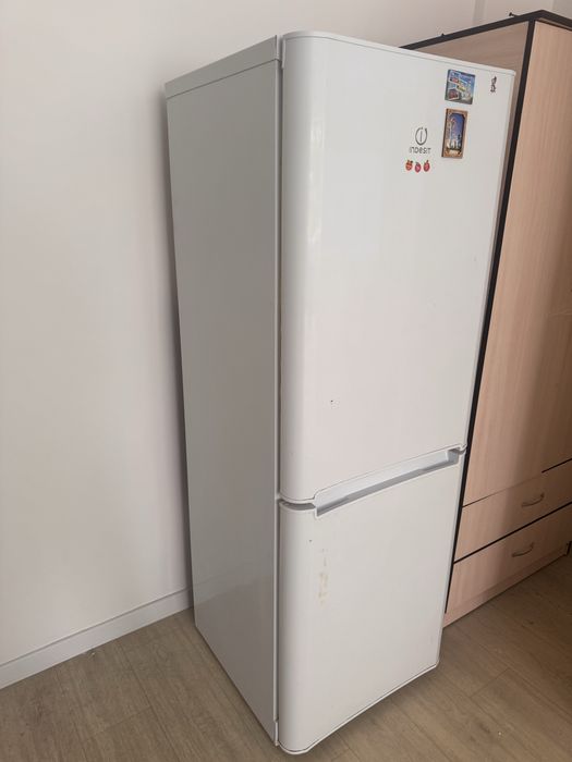 Холодильник Indesit