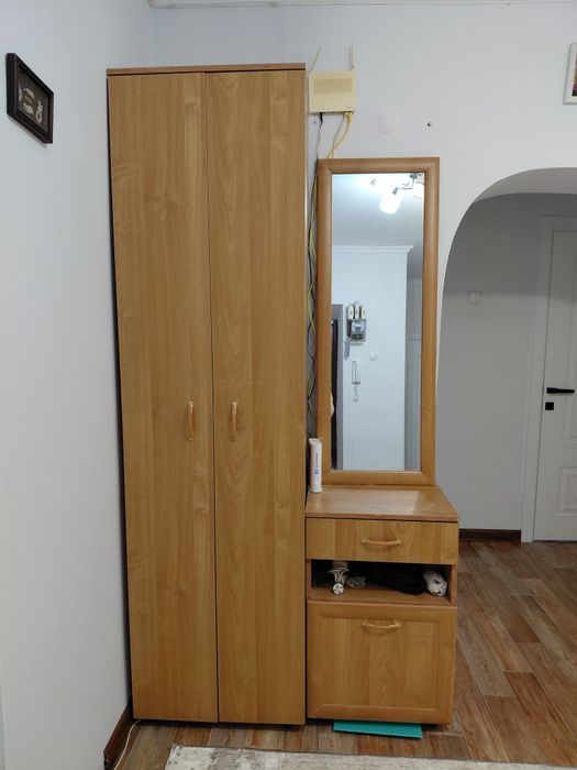 Продам прихожую б/у