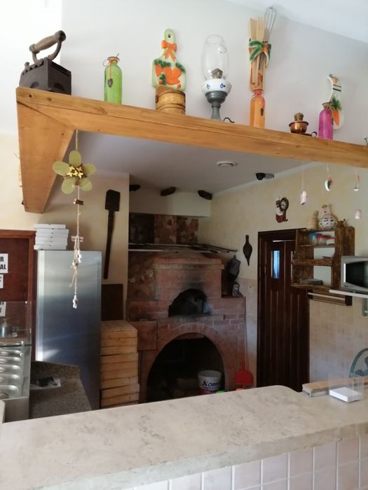 Persoana fizica vând locație de pizzerie restaurant