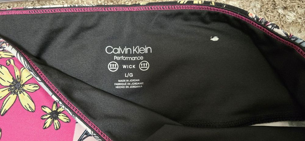 Дамско оригинално клинче.    Като ново. CALVIN K