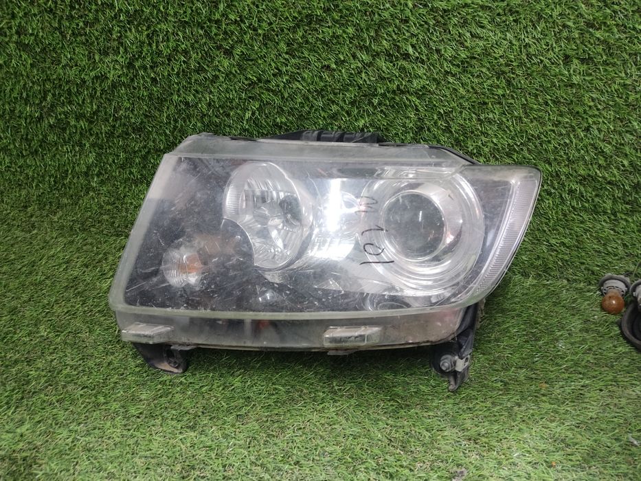 Фара Jeep grand Cherokee