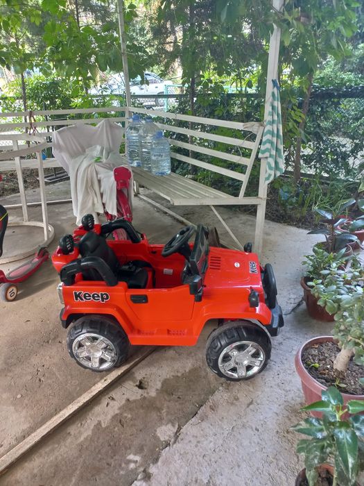 Детская машина с пультом,электромобиль