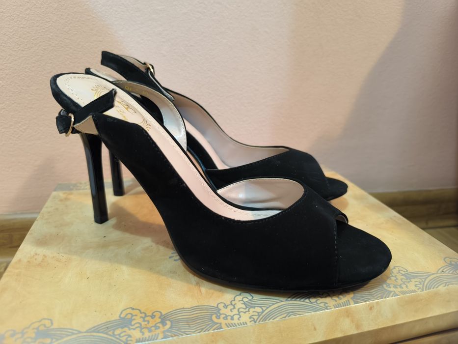 Продаются босоножки