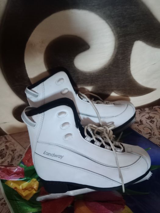 Продам коньки 6000