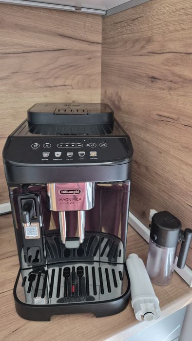Aвтомат еспресо машина De'Longhi Magnifica Evo ECAM
