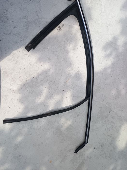 Пежо 208 алур, гумени уплътнения за врати с лайсни