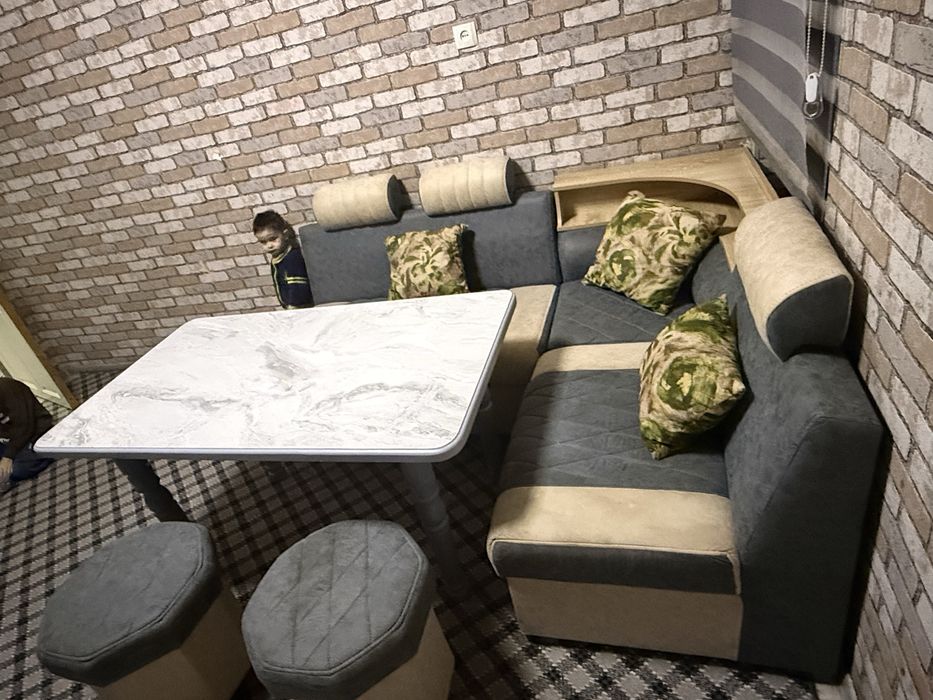 Ugolok oshxona uchun rangi kulrang