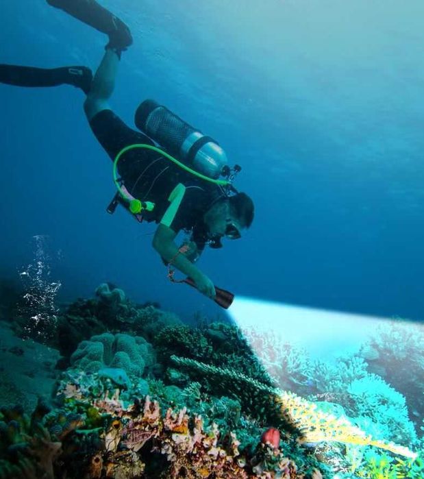 Водолазен фенер 60W LED – 10000 лумена, IP68 водоустойчив, за гмуркане