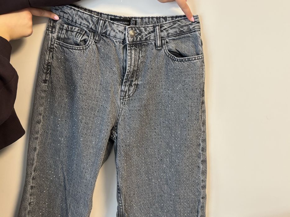 Бляскави дънки,марка-stradivarius.