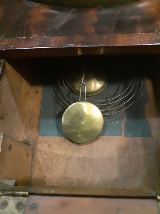 Стар американски стенен часовник с махало