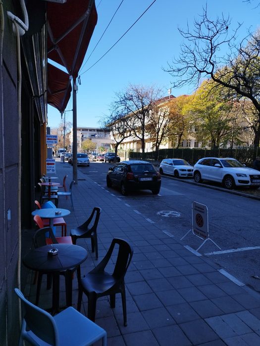 Отдава се под наем помещение гр. А-д /подходящо за магазин, офис/