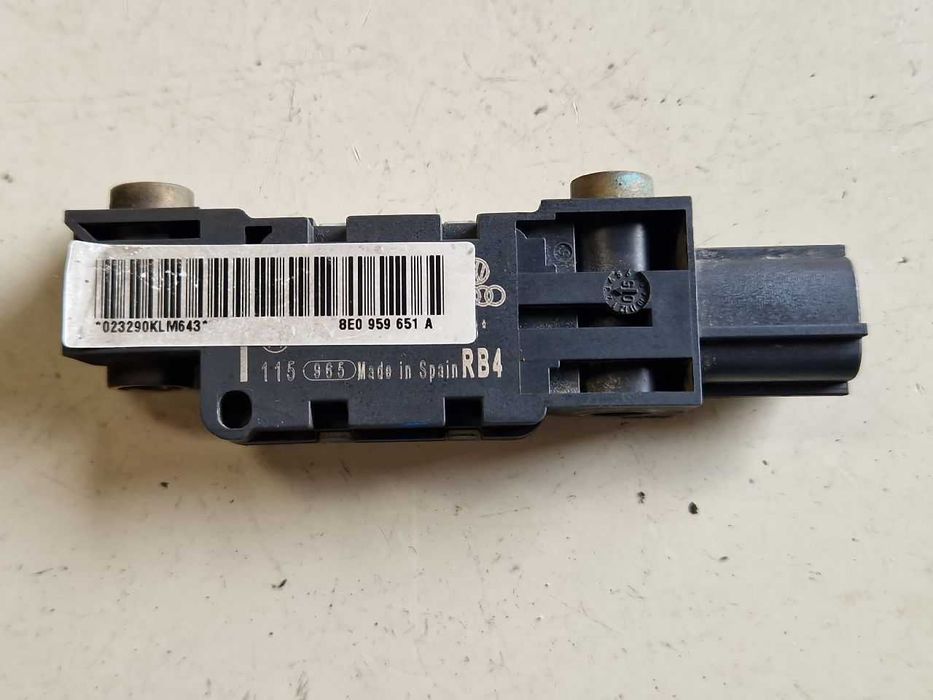 Senzor impact central Audi A4 B7 cod 8E0 959 651 A
