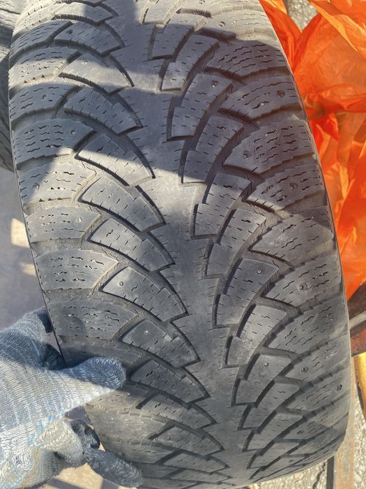 Продам шины б/у 265/65 R17