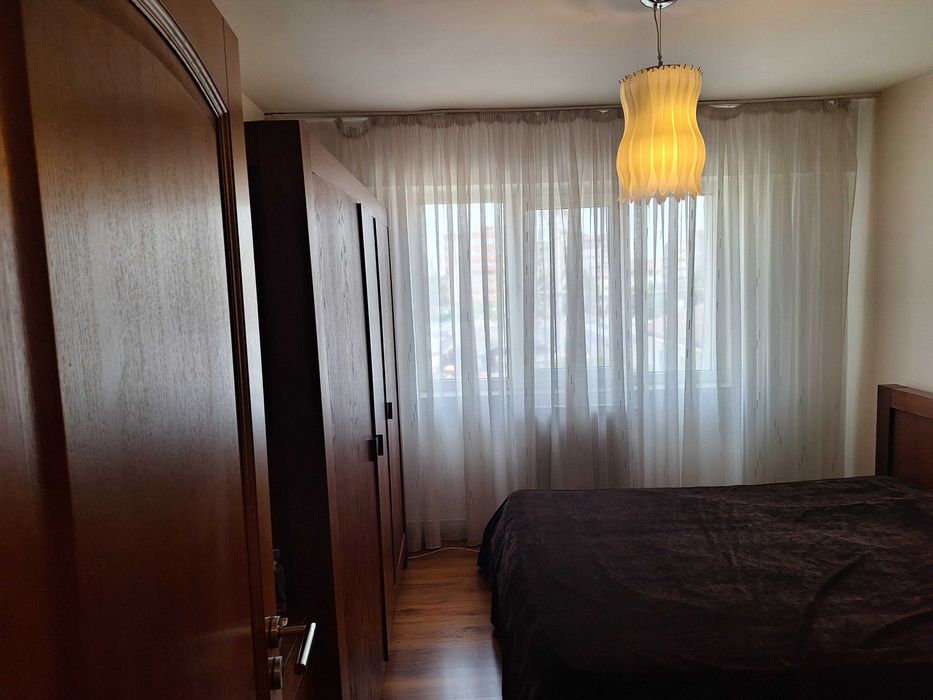 Vand apartament 3 camere zona Piata Centrala Alexandria • OLX.ro